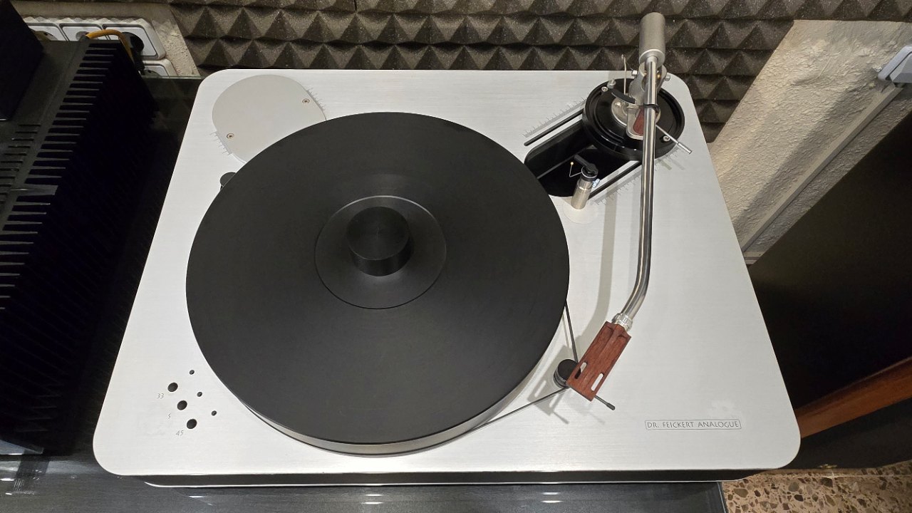 DR FEICKERT ANALOGUE BLACKBIRD